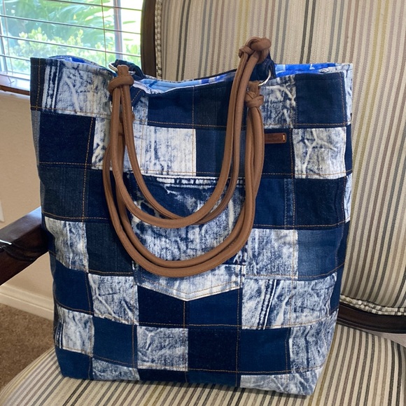 SOLD-New Jean EX Weekend Tote - Picture 2 of 15